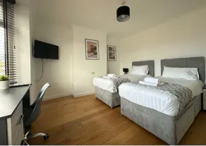 Eye Road Retreat - Image 5