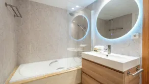 Spacieux / 4 chambres / Sauna / Salle de sport / Aire de jeu / Golden Mile / 300m de la plage - Image 5
