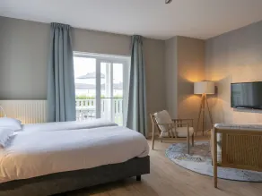 Hotel Room in Hellevoetsluis by the Beach - Image 4
