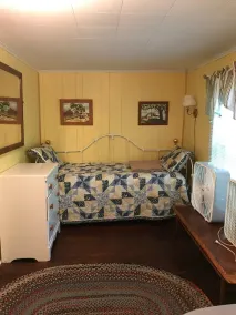 4 bedroom lakefront cottage - Image 5