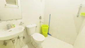 3 BDR Condo With Ample Parking - Image 3