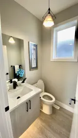HUGE 1700+ sqft LUXURY Home DT Parking + Fast Wifi - Image 5