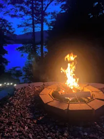 Luxury Lakefront Lodge in Gated Community - Image 2