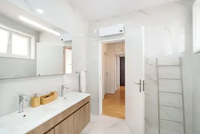 4-Bedroom Apartment in a Prestigious Area of Porto - Image 3