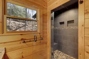 Nouveau sur HomeAway / VRBO - Un chalet spacieux avec une vue fantastique sur le mont Long Range et le lac - Le lac Lure - Image 3
