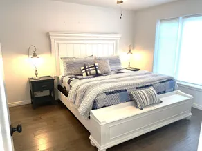 Gorgeous lake house with sandy beachfront. Welcome to Lost  World Landing - Image 5