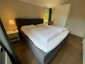 Fristående renoverat fritidshus på slutna grunder - Image 5
