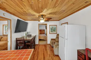 Rouge Cobb Mountain Hotel - Cabin 5 - Image 4