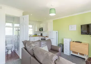 Contemporary cottage with one double and one with bunks. - Image 2