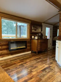 Beautiful cabin with a creek running through it. - Image 2