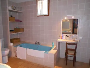 Charming Mas provençal with swimming pool, 1ha garden, quiet, 7 bedrooms, 14per - Image 4