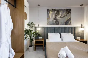 Sea & city views, short drive to beach & shops, heated pool and ping pong! - Image 5