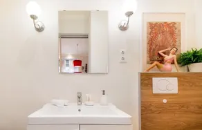 Turn of the century elegance with a modern twist - Image 2