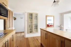 Beautiful, luxury two bedroom apartment, within easy reach of the city centre, - Image 5
