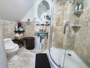 C'est un loft au deuxième étage - Image 3