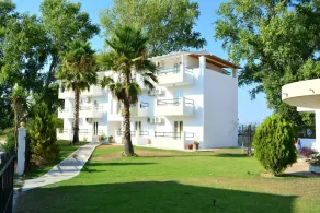 Cavos Beach House - Image 4