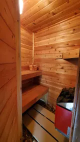 Ein klassisches Haus und eine Sauna mit hervorragender Ausstattung stehen für Ihren Besuch bereit. - Image 3