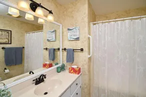 Hobbs Realty - Bring the whole family to \"Summer Manor\" a duplex with close beach access! - Image 4