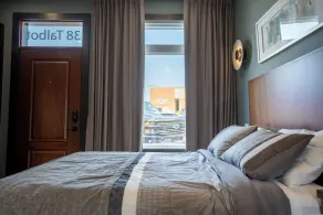 Lux Hotel - Image 4