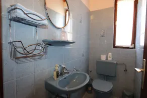 Holiday apartment with air conditioning and sea view - Image 4