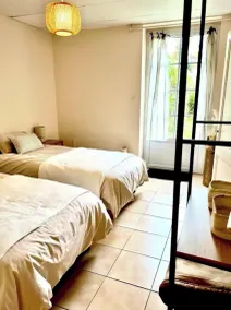 2 Bed apartment with private pool on the Dordogne River, restaurants 2 min walk. - Image 5