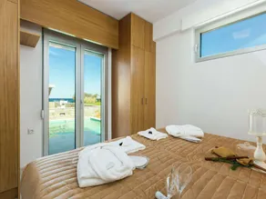 Villa in Crete with Private Pool by the Beach - Image 2
