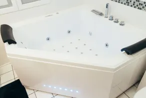 Modern 1-bedroom apartment+ jacuzzi - Image 5