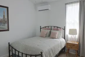 2Bed 1Ba Brand New Guesthouse Private Parking - Image 2