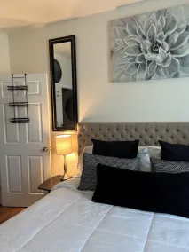 Nice one bedroom apartment for short getaways or temporary housing w/ fast WiFi - Image 3