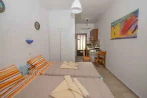 Spiros and Polyxeni Studio 5 Afionas - Image 3