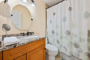 Beautifully renovated top floor condo with lake view, minutes from the beach - Image 2
