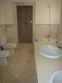 Luxe 4 lit villa fortifiée piscine privée chauffée et clôture l'épreuve des enfants près de la marina - Image 4