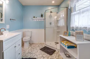 Seaside Family Retreat - 3 Min. Walk to Beach; badges included. Dog-friendly! - Image 3
