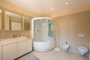 Life & View Luxury Apartments - Image 3