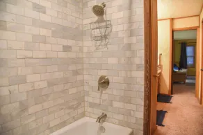 4 bedroom accommodation in Red River - Image 4