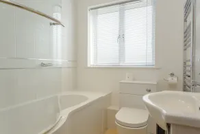 Luxury property Sleeps 8 - Sea views & hot tub - 200m from beach! - Image 4