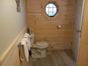 Hot Tub, Lake View Cottage, Dog Friendly, Lake Access - Image 3