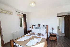 Villa Carly, Villa Pernera 3BDR moderna con piscina, muy cerca de la playa - Image 5