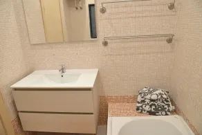 Modern 3 bedroom apartment with communal pool Sleeps 8 - Image 3