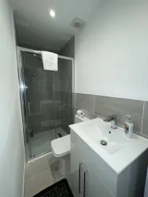 132 Huntingdon - Image 2