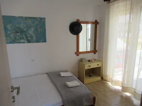 Right on the beach, panoramic sea view, mountain view, family friendly - Image 3