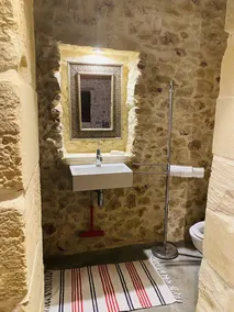 Espaçosa, bela vila, amplo jardim e piscina, casa longe de casa - Image 2