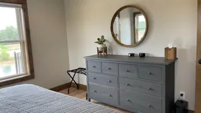 Kokomo Cabin: Cozy Fires, Family Fun & Lake Views - Image 4