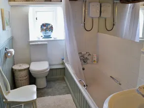 2 bedroom accommodation in Wellow, near Yarmouth - Image 2