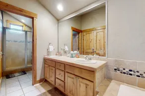 Spacious Home w/Mountain Views, Free WiFi, Private Hot Tub, Chef's Dream Kitchen - Image 3