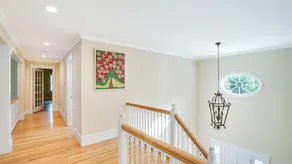 Ny lista: 4000 \"Classic Cedar Home, Airy & Open Escape w / Outdoor Oasis omgiven av Tall Oaks - Image 2