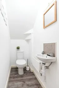 Stylish 3-bed Home with Parking & Enclosed Garden - Image 4