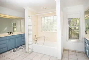 ***THE C5 RIVER HOUSE MINUTES FROM MAGNOLIA AND BAYLOR RIVER *** - Image 3