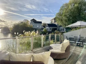 Large 4 Bedroom Lakeside Holiday lodge in the Cotswold. Sleeps 8-10 - Image 4