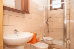 Centrally Located, Mediterranean Holiday Apartment with Garden and Terrace - Image 5